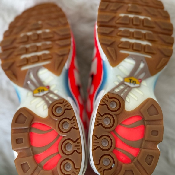 Nike Air Max Plus size: 8.5 womens. Authentic. Good condition. - Picture 10 of 12
